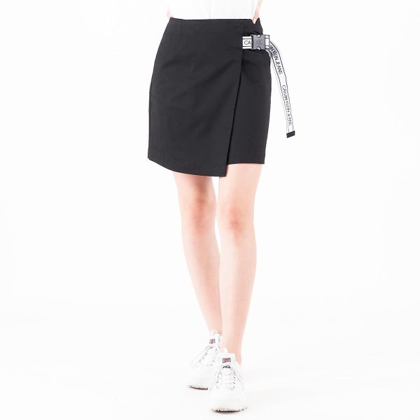 Calvin Klein - Buckle logo strap skirt - Nederdele - Sort - S