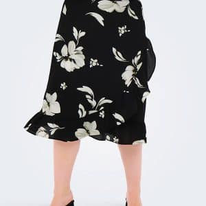 Only Carmakoma LUX - Nederdel med slå-om effekt i sort med blomster, 48